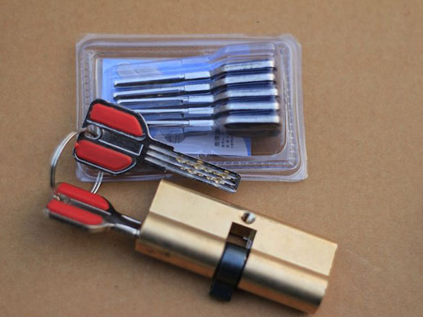 弓长岭24小时上门开锁公司